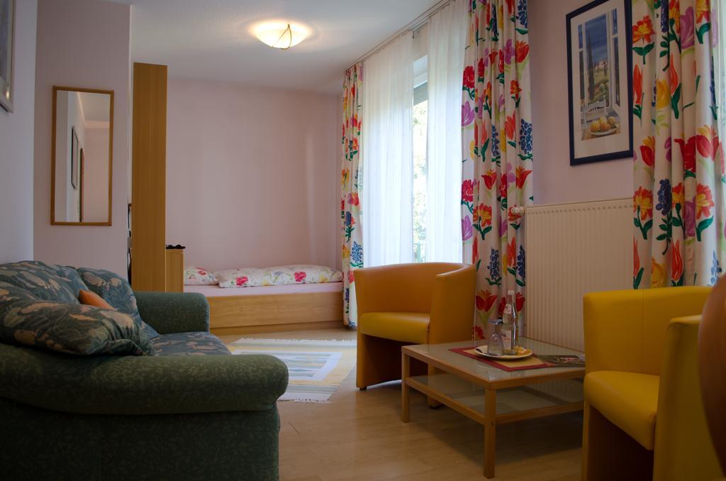 Haus Helvetia Bed & Breakfast Bad Orb Oda fotoğraf